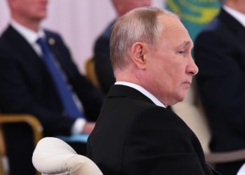 «Москвадагы документтер менен карталарды көтөрөбүз». Путин Жапаров жана Рахмон менен жолугушуу кандай өткөнүн айтып берди