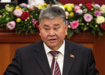 «Ташиев колдоду». Элмурза Сатыбалдиев 14 депутаттын “Ата-Журт Кыргызстан” фракциясынан бөлүнгөн себебин айтты