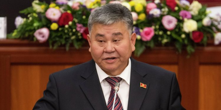 «Ташиев колдоду». Элмурза Сатыбалдиев 14 депутаттын “Ата-Журт Кыргызстан” фракциясынан бөлүнгөн себебин айтты