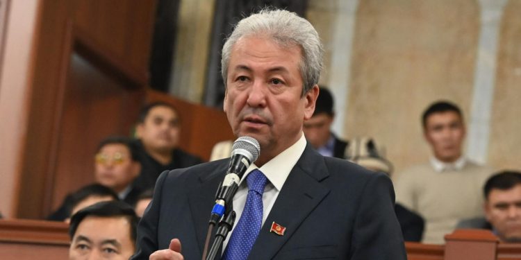 Адахан Мадумаров: «Кемпир-Абад Өзбекстанга мыйзамдуу түрдө өтө элек. Бирок келишимге кол коюлган»