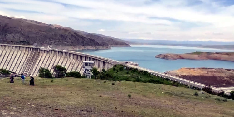 Экономика министринин орун басары: «Кемпир-Абад суу сактагычы стратегиялык объектилердин тизмесине кирбейт»