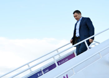 Садыр Жапаров Алматыга жөнөп кетти. Аны коштоп баргандардын тизмеси