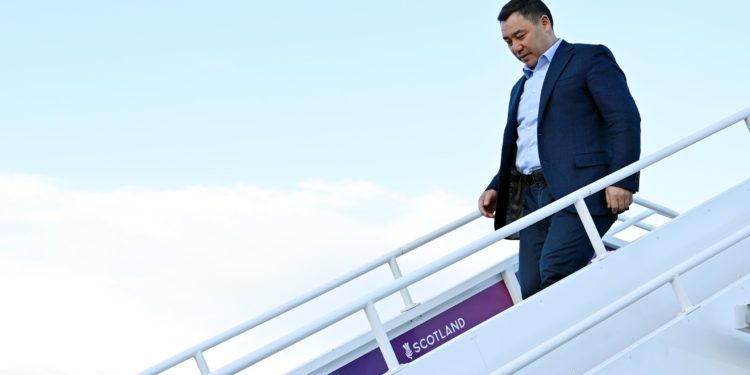 Садыр Жапаров Алматыга жөнөп кетти. Аны коштоп баргандардын тизмеси