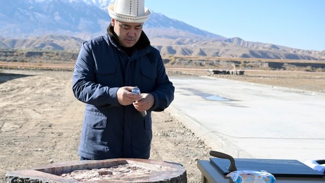 «Нарын облусун жарык менен камсыздай алат». Садыр Жапаров Куланак ГЭСинин курулушуна  старт берди