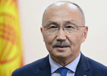 Муратбек Азымбакиевге Кыргызстандын атайын жана ыйгарым укуктуу элчиси дипломатиялык рангы ыйгарылды