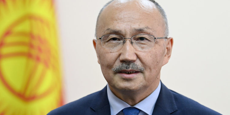 Муратбек Азымбакиевге Кыргызстандын атайын жана ыйгарым укуктуу элчиси дипломатиялык рангы ыйгарылды