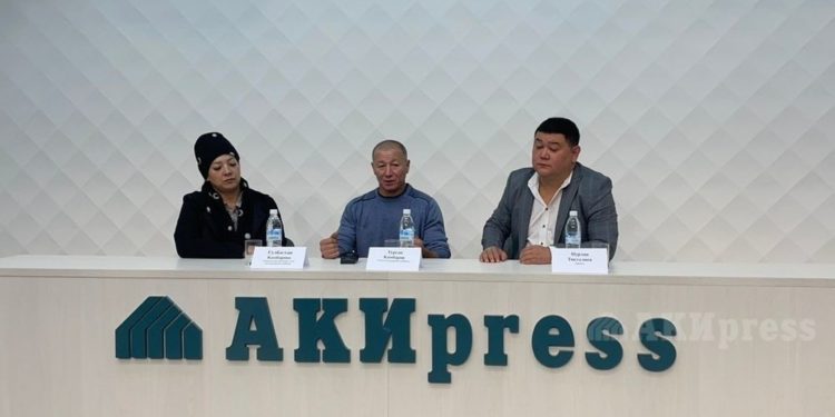 14 жаштагы өспүрүмдүн атасы дарыгердин шалаакылыгынан уулу майып болуп калганын айтты