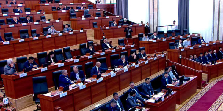 Кийинки жумада парламентке Министрлер кабинетинин бардык мүчөлөрү келет