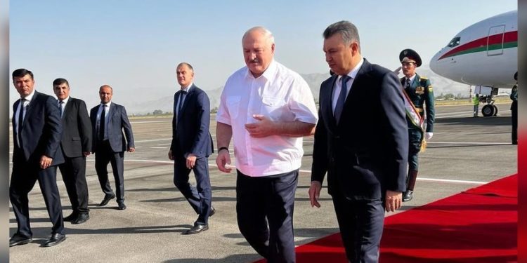 «Үйгө келгендей болдум». Беларусь президенти Тажикстанга барды