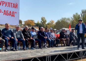 Президенттин өкүлүн Кемпир-Абад маселеси боюнча курултайда ышкырып сүйлөтпөй коюшту