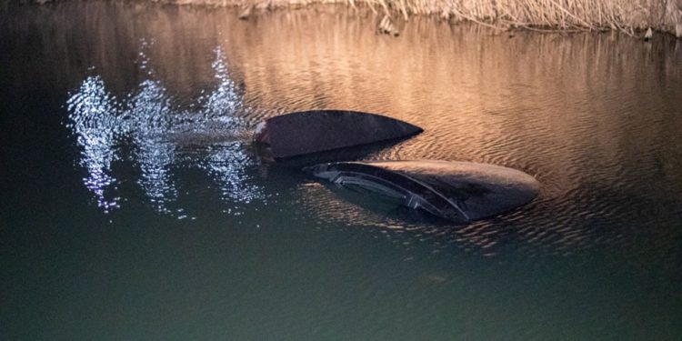 «Эркек киши сүзүп чыгып, жаш кыз каза болду». Ысык-Атада унаа каналга түшүп кеткен