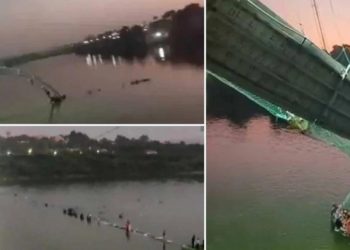 Индияда 140 жыл мурда салынган көпүрө кулап, 141 адам каза болду (сүрөт)