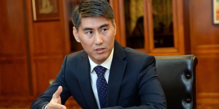 Жогорку Кеңештин 5 фракциясы Чыңгыз Айдарбековду комитеттин төрагалыгынан кетирүүнү көздөп жатат