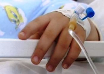 «Балам көзүн ачты». Альбуцид тамчысын колдонгон соң ооруканага түшүп калган 2 айлык наристенин бүгүнкү абалы