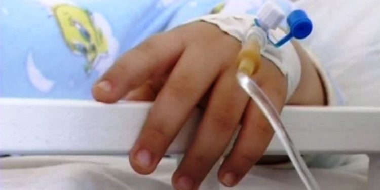 «Балам көзүн ачты». Альбуцид тамчысын колдонгон соң ооруканага түшүп калган 2 айлык наристенин бүгүнкү абалы