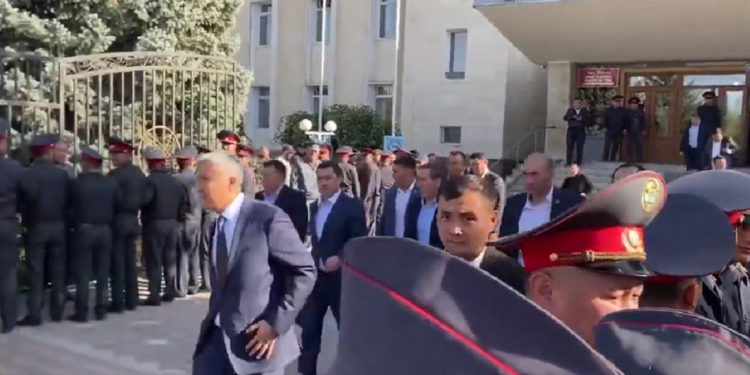 Президент Кемпир-Абад боюнча: «Бир Өзгөн менен эле мамлекеттин тагдырын байлап койбоо керек»