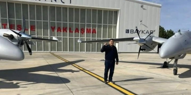 Камчыбек Ташиев «Байрактар» менен түшкөн сүрөтүн жарыялады