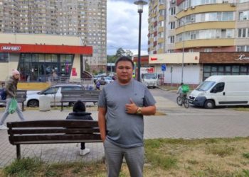 Жарандык активист Илгиз Шаменов Орозайым Нарматова менен кармалганын маалымдады