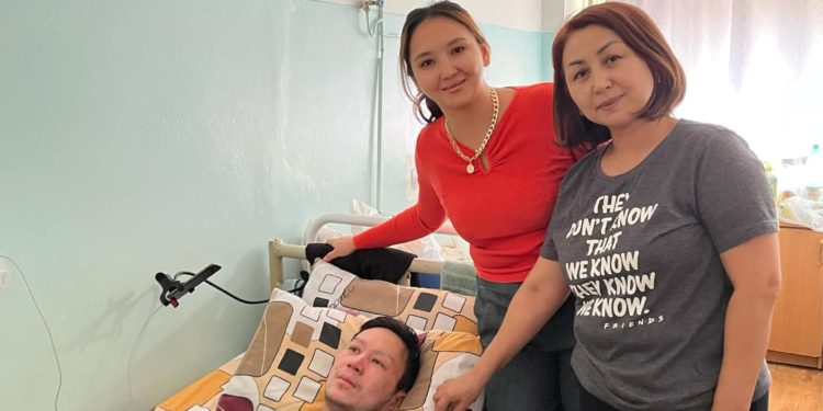 Тажикстандын кол салуусунда танктын экипажын куткарган аскер денесинен 40 пайыз күйүк алган