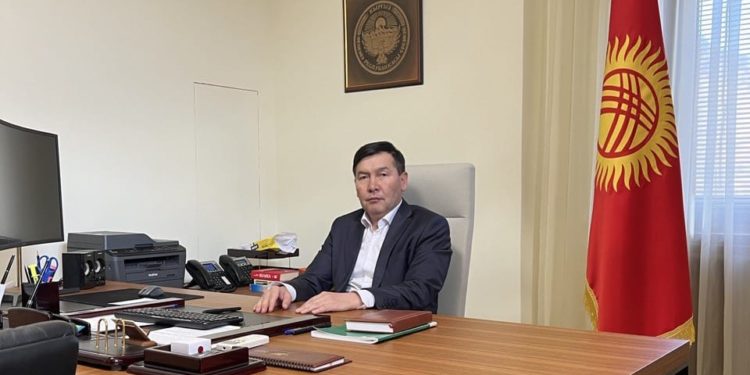 Элчи Украинадан эвакуация болгон Кыргыз жарандары кайра келип алганын, бомбалоодо чыгарып кеткиле деп жатышканын билдирди