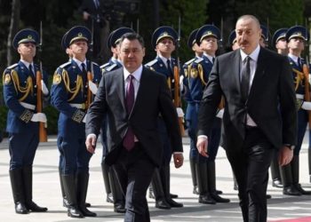 Эрбол Султанбаев: «Садыр Жапаров менен Азербайжандын президенти билдирүү жасашат»