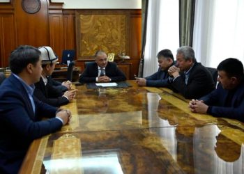 Нурланбек Шакиев фракция жана топтордун лидерлери менен жыйын өткөрдү