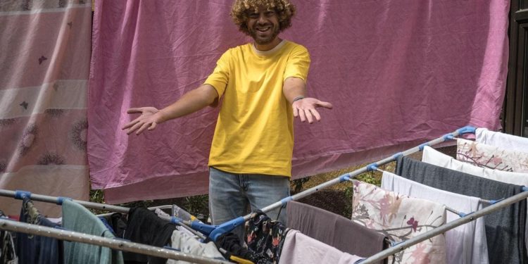 «Мен конок эмесмин, мен кардармын». Блогер Варламов Орусиядан келгендердин оозун жаппай, кулак салууга чакырды