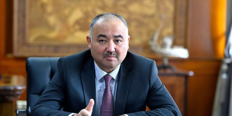 Төрага Нурланбек Шакиев Ак үйдө мамлекеттик тилде туура жана так жазуу боюнча жыйын өткөрдү