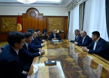 Төрага Нурланбек Шакиев комитет төрагалары менен жолукту