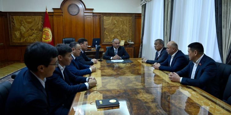 Төрага Нурланбек Шакиев комитет төрагалары менен жолукту