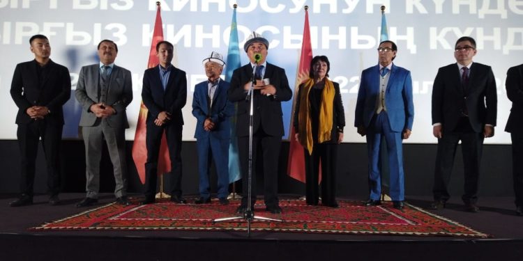 «Акысыз көрсөтүлөт». Астанада кыргыз киносунун күндөрү өтүп жатат