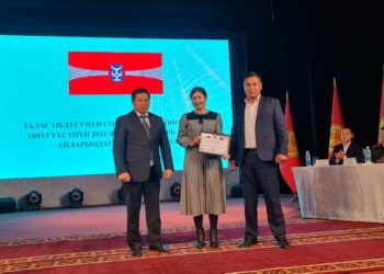 Таласта дарыгер кызга үйлөнгөн 2 жигит 50 миң сомдон алды (сүрөт)