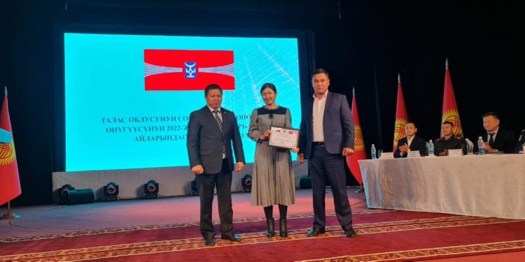 Таласта дарыгер кызга үйлөнгөн 2 жигит 50 миң сомдон алды (сүрөт)