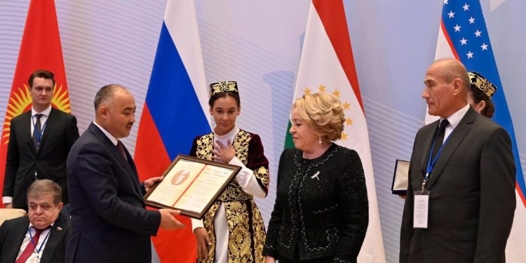 Чыңгыз Айтматов атындагы КМШ ПААнын сыйлыгы филология илимдеринин доктору Шухрат Сирожиддиновго ыйгарылды