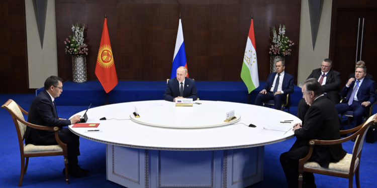 Жапаров, Путин жана Рахмондун жолугушуусу аяктады