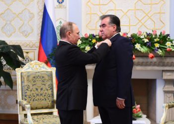 Путин Рахмонду «Мекенге сиңирген эмгеги үчүн» ордени менен сыйлады