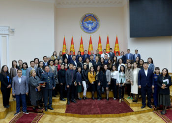 Басма сөз катчыларга журналисттердин маалыматына ыкчам чара көрүү тапшырмасы берилди