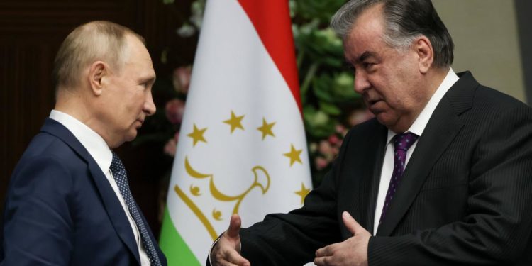 Рахмон Путинге: «Бизге сый мамиле кылышыңарды каалайбыз. Биз жакыр өлкө эмеспиз!»