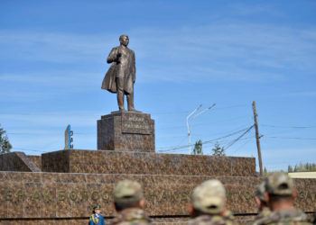 Баткенде Исхак Раззаковдун эстелигин ачуу аземи өттү