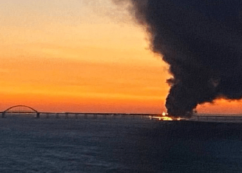 Крым көпүрөсүндө жарылуу болуп, өрт чыкты (видео)