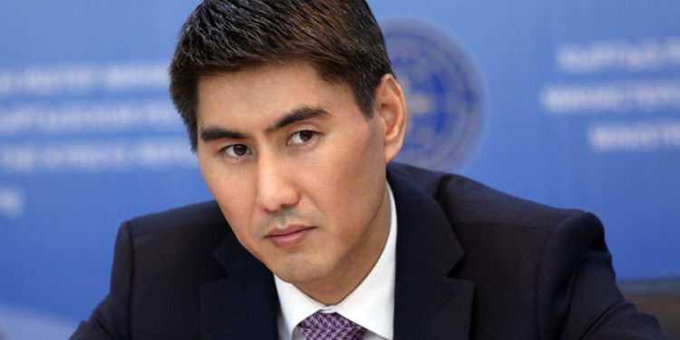 Чыңгыз Айдарбеков Кыргызстандын атайын жана ыйгарым укуктуу элчиси дипломатиялык рангынан ажыратылды