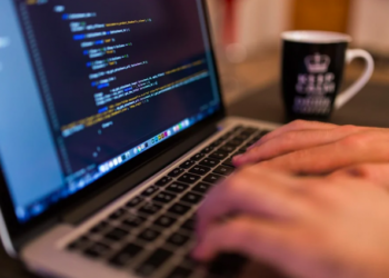 Кыргызстандыктар массалык түрдө интернеттин жоктугуна нааразы болушууда