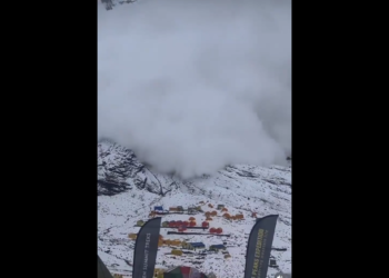 Кудай чоң сактады! Манаслу чокусунда кар көчкү түшүп, кыргыз альпинисттери аман калышты