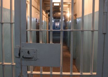 «Нөөмөттөгү кызматкер үлгүрбөй калган». Таластагы убактылуу кармоочу жайда 28 жаштагы жигит өмүрүн кыйды