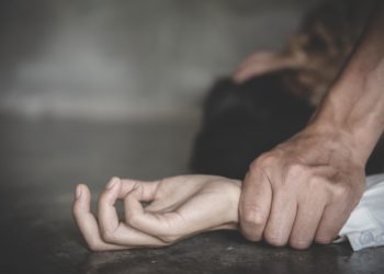 Бишкекте кыз чала таанышы тарабынан зордукталганын айтты