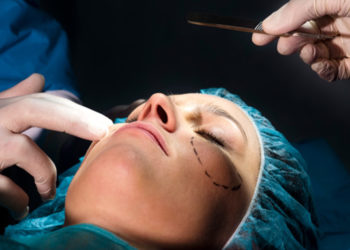 «Мурдагы бетимди кайрыгым келет» деген келин: «Мага окшоп операциядан жабыркаган дагы бир келин бар экен»