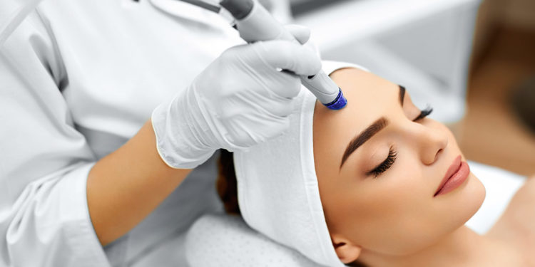 Жаркынбек Касымбеков: «Бишкектеги косметологиялык борборлордун көбү талапка жооп бербейт, барбай тургула!»