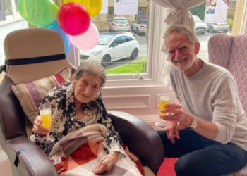 «Сүйүктүү адамыңыз менен саякаттагыла». 102 жаштагы пенсионер узак жашоонун сыры менен бөлүштү