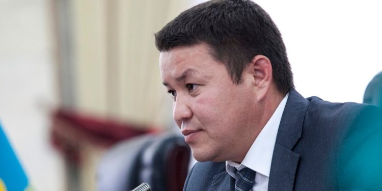 Талант Мамытов Жогорку Кеңештин төрагалыгынан кетти