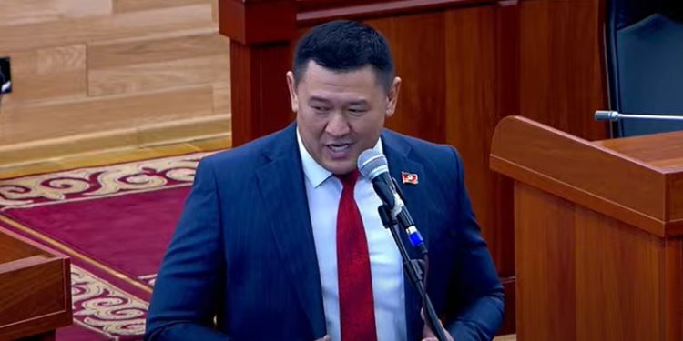 Депутат спикер менен чогуу вице-спикерлерлер да кетиши керектигин айтты